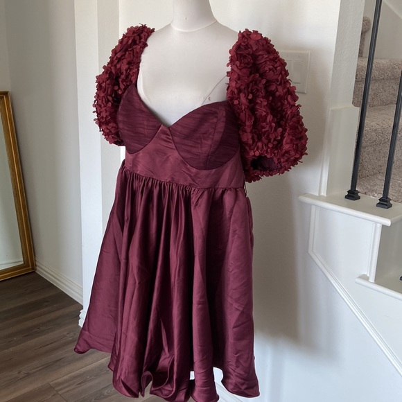 ASOS LUXE Curve 3D floral satin wired baby doll mini dress in wine - Picture 7 of 7